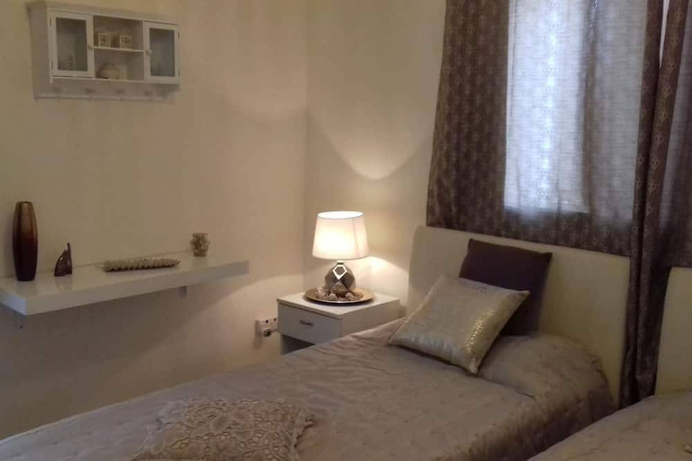 Ganze Wohnung, Wunderschöne Santa Maria Estate Villa Wohnung, Wifi, privater Parkplatz, Klimaanlage. in il-Mellieha, Mellieha