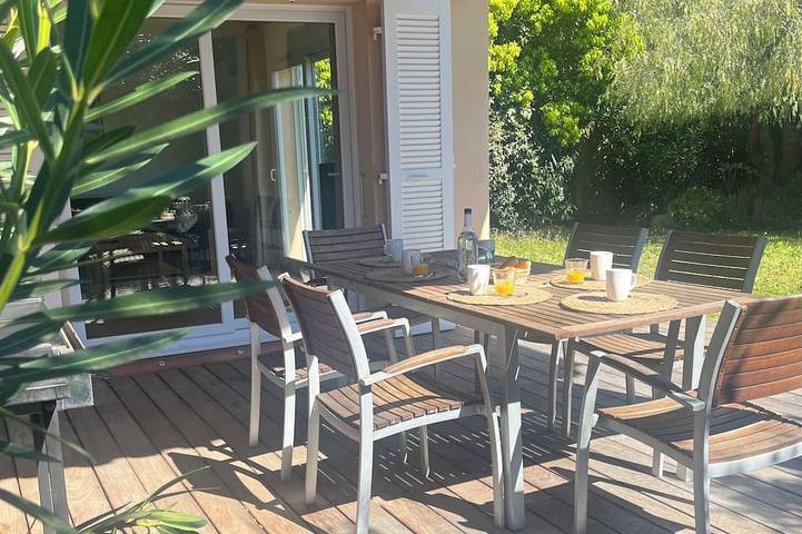 Villa pour 6 personnes, avec terrasse et jardin dans Cala Rossa