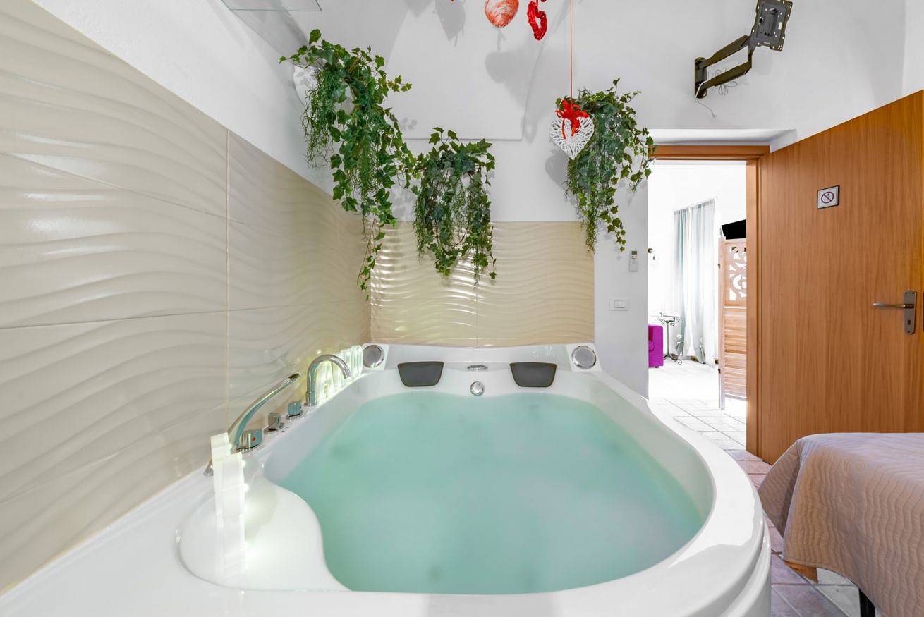 Entire apartment, Relax per 2 cuori by Rentbeat in Ostuni, Salento