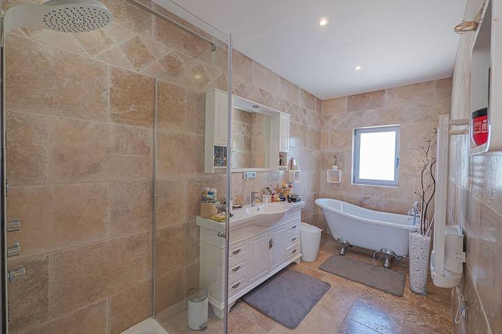 Location de vacances pour 23 personnes, avec balcon et jacuzzi à Saint-Hippolyte-de-Montaigu - 3