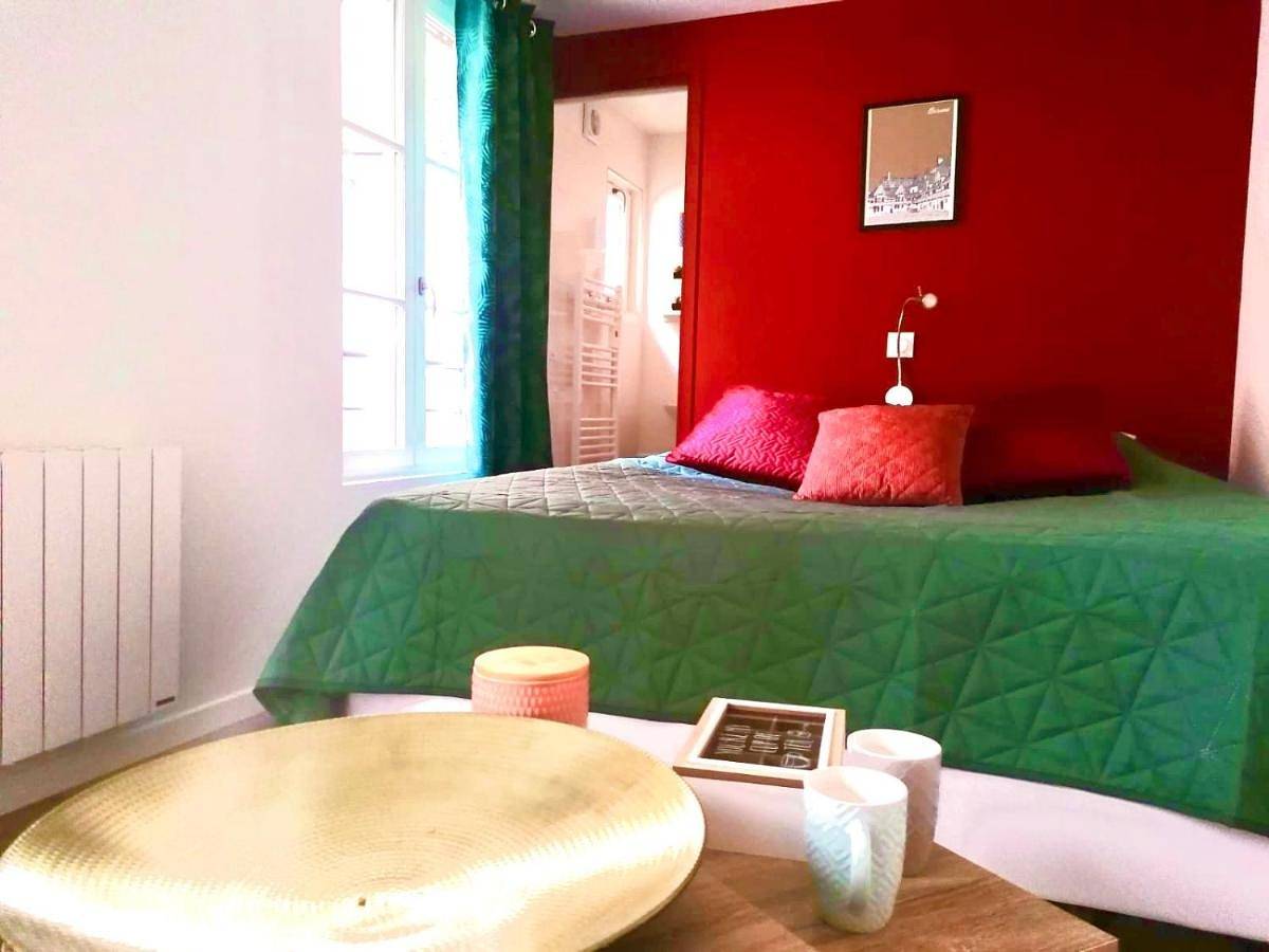 Double Room with Private Bathroom in Beaune, Région de Beaune