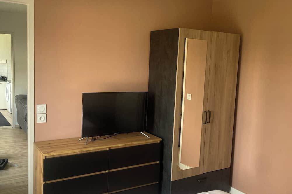 Entire apartment, Parc Des Exportations in Le Blanc-Mesnil, Seine-Saint-Denis