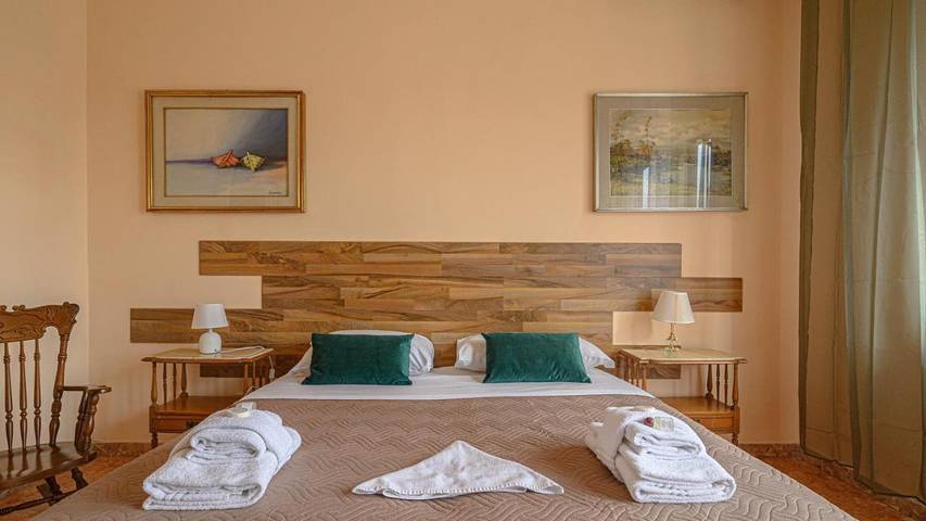 Alojamiento y desayuno para 6 personas, con vistas y balcón en Verona