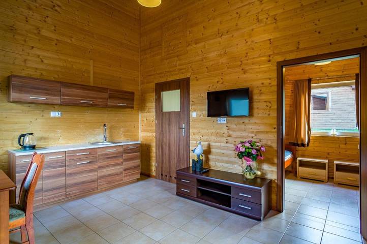 Ośrodek wypoczynkowy dla 5 osób, z Balkon i Taras oraz Jacuzzi i Ogród w Krynica Morska