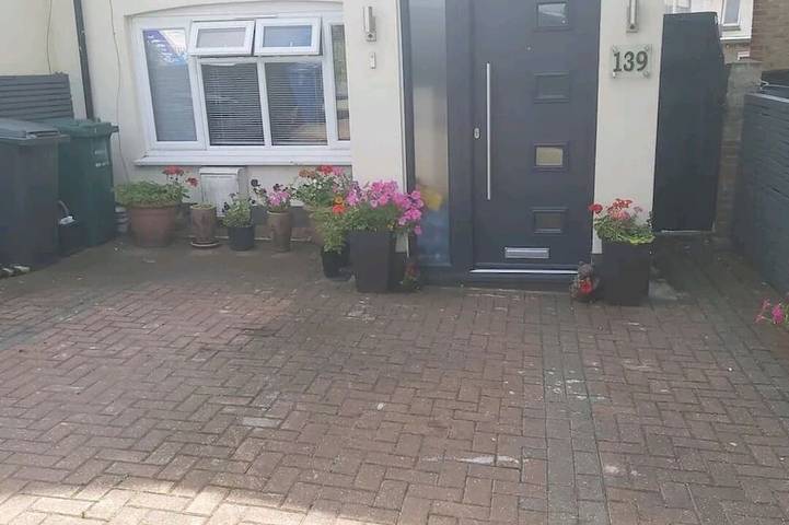 Double bedroom with ensuite and private entrance in Londres, Sudeste de Inglaterra
