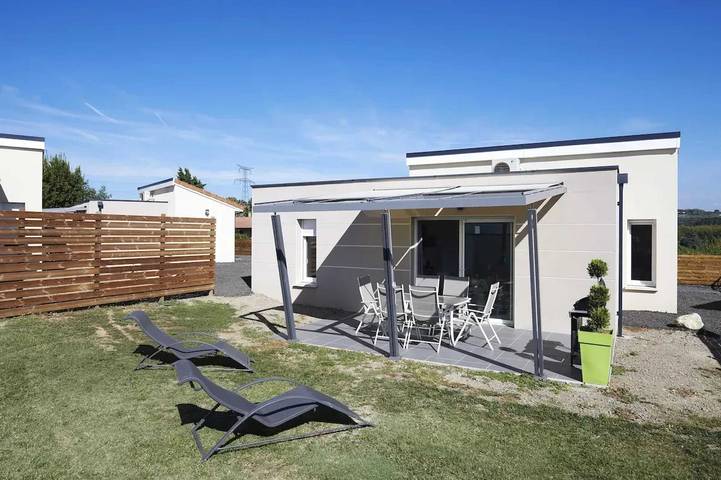 Location de vacances pour 5 personnes, avec terrasse et jardin à Châteauneuf-de-Galaure