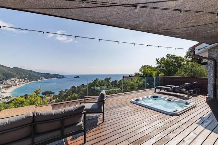 Location de vacances pour 4 personnes, avec piscine ainsi que jacuzzi et balcon à Noli - 2