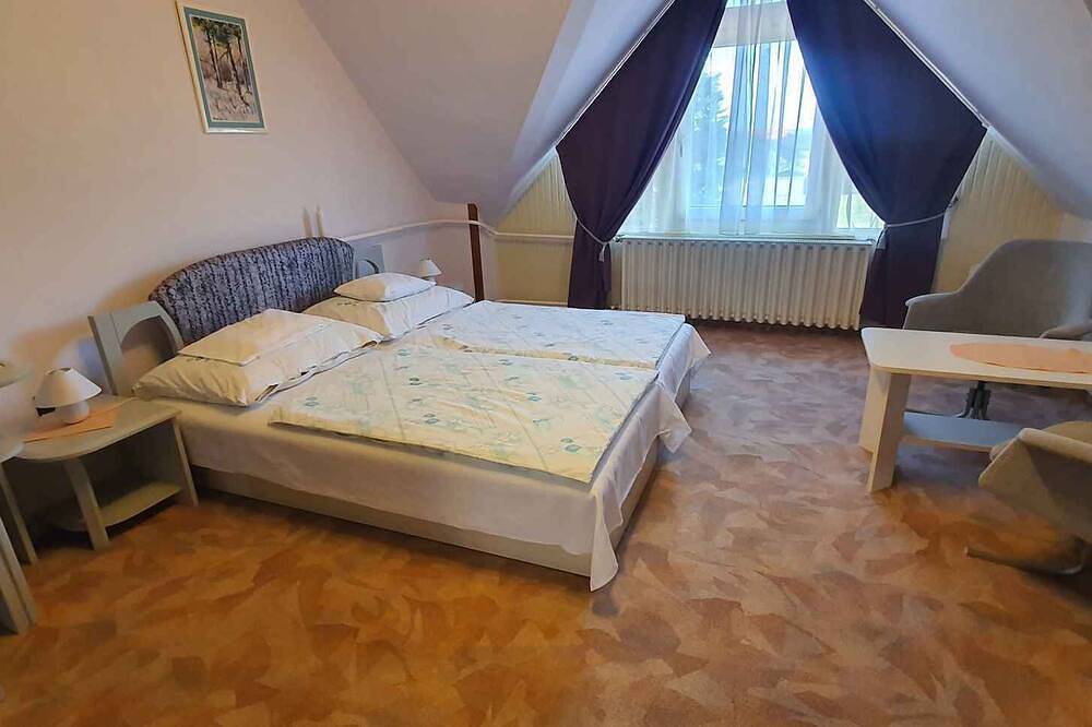 Ganze Wohnung, Ferienwohnung in ruhiger Gegend in Keszthely, Balaton Region