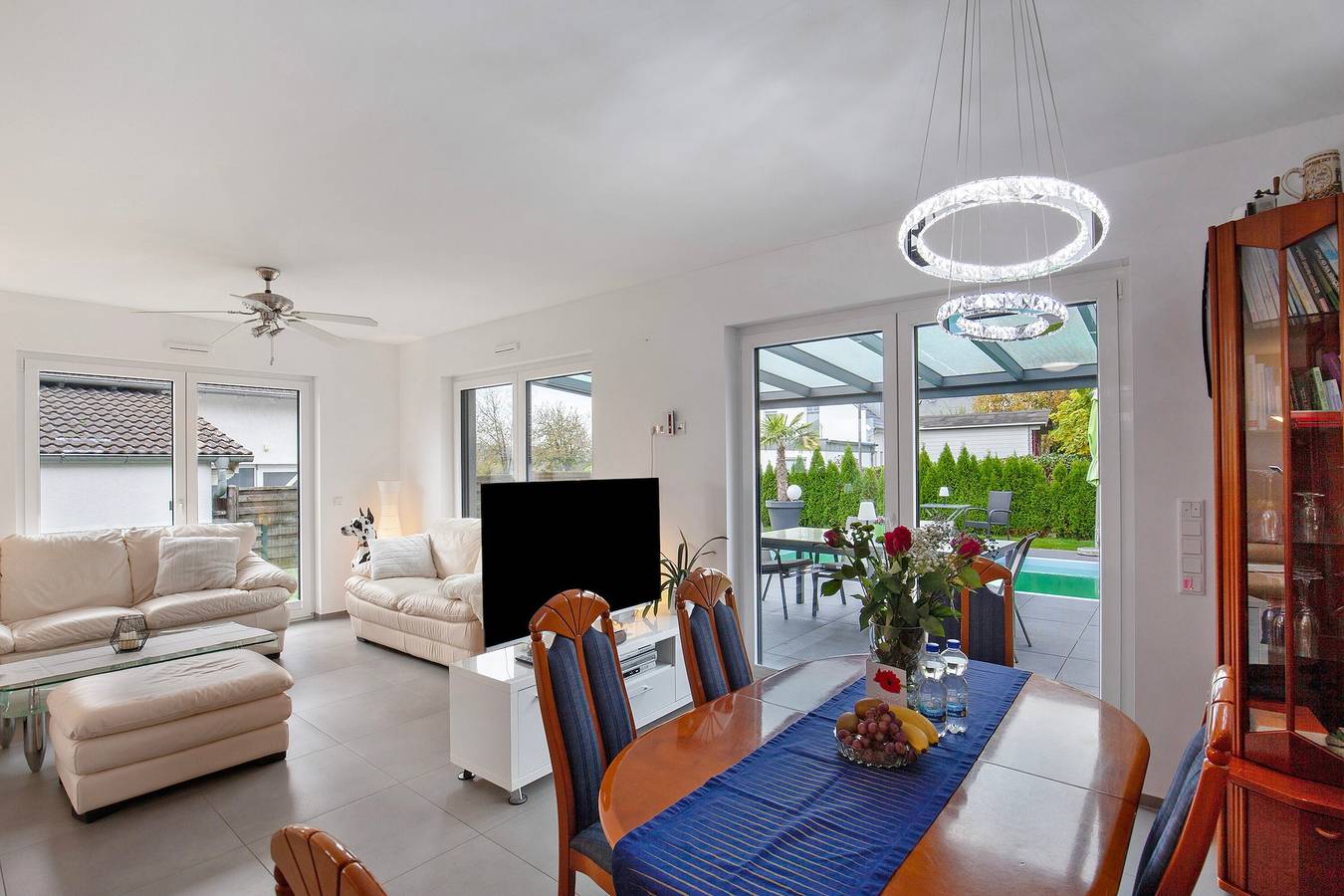Ganze Wohnung, Ferienwohnung 'Großzügige Wohnung' mit Gemeinschaftspool, Privatterrasse und Wi-Fi in Landkreis Limburg-Weilburg