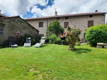 Gîte pour 12 personnes, avec jardin à Chalmazel