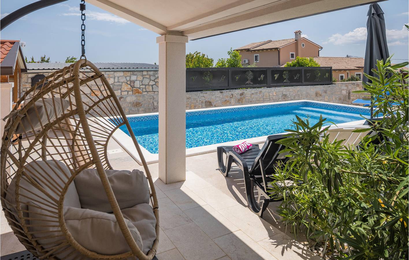 Gemütliche 1-Zimmer-Wohnung mit Pool und Terrasse, 400 m vom Restaurant Vorichi entfernt in Barban, Südküste Istrien