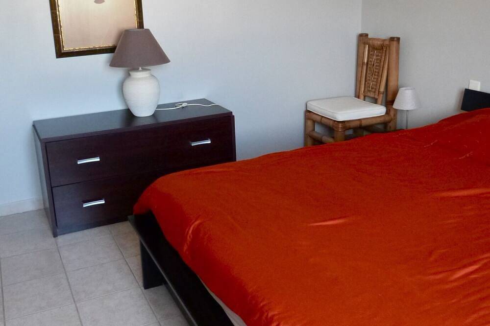 Apartamento entero, Turista amueblado 3 *** en Villa piscina cerca de Avignon in Sauveterre, Region de Nimes