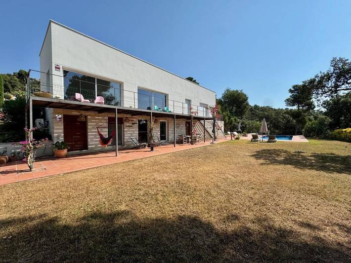 Gîte pour 2 personnes, avec vue ainsi que piscine et jardin à Vall-llobrega - 2