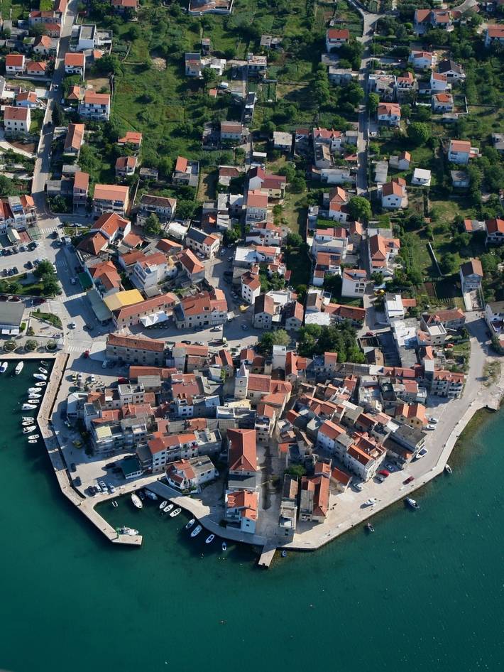 Gîte pour 5 personnes, avec terrasse à Pirovac - 4
