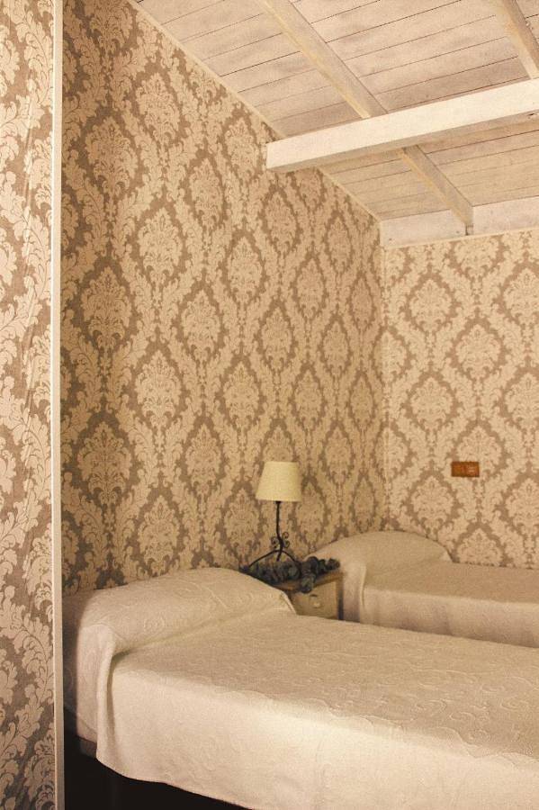 Casa rural para 4 personas, con terraza y piscina además de vistas al lago y jardín en La Vera - 2