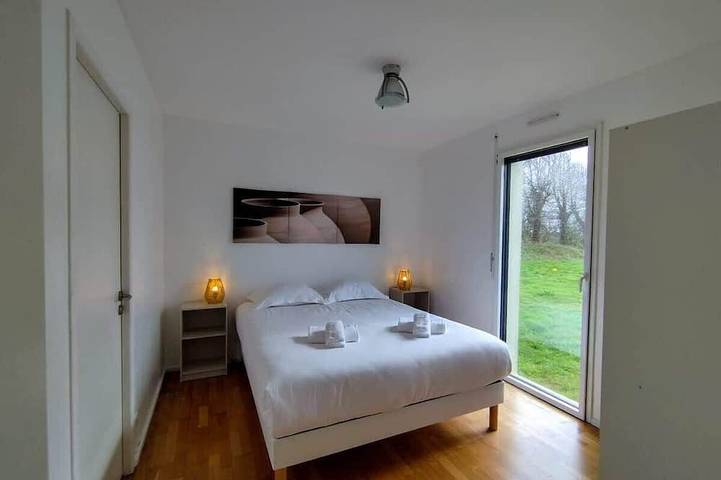 Gîte pour 8 personnes, avec jardin et balcon, animaux acceptés à Lannilis - 3