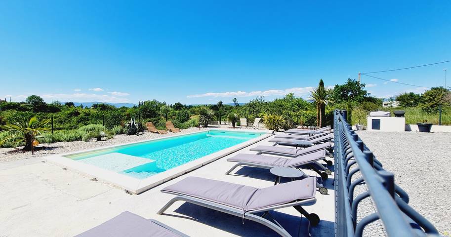 Villa pour 10 personnes, avec piscine ainsi que jardin et terrasse en Rhône-Alpes - 4