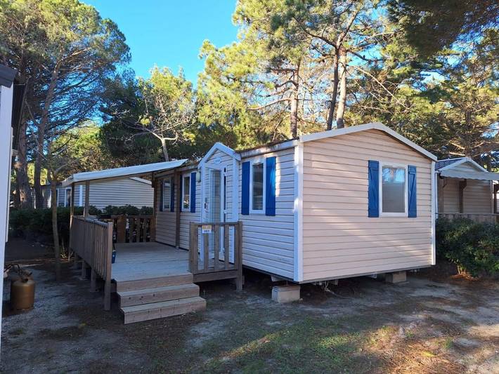 Camping pour 6 personnes, avec jardin et bassin pour enfant ainsi que piscine et vue à Le Barcarès - 2