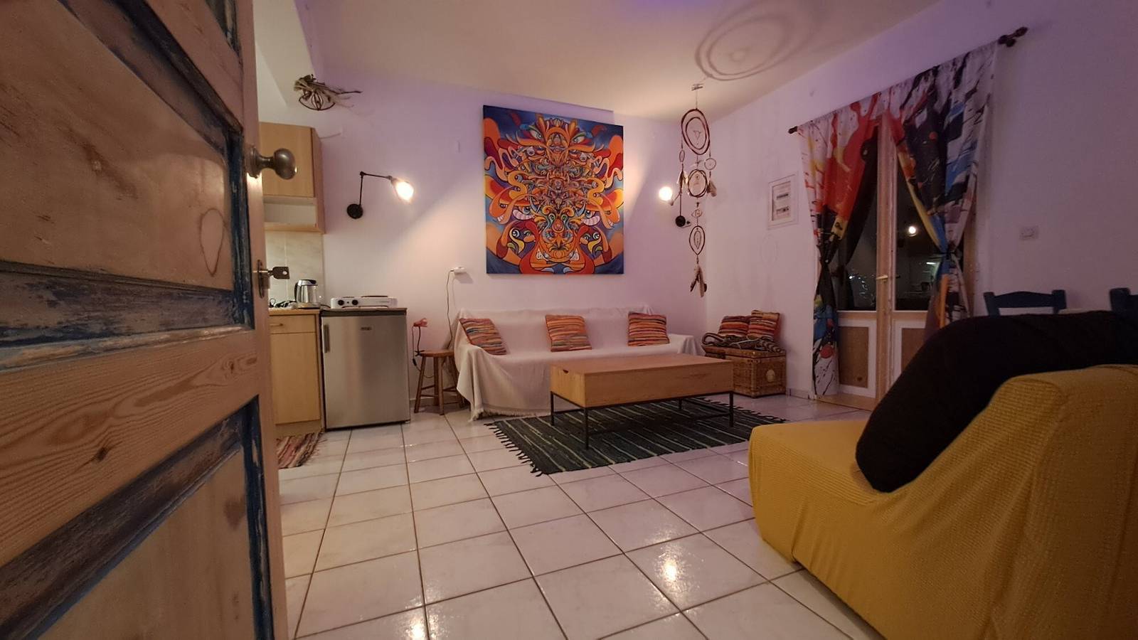 „Fun“ mit Gemeinschaftsgarten und Wlan in Vari (Syros), Syros