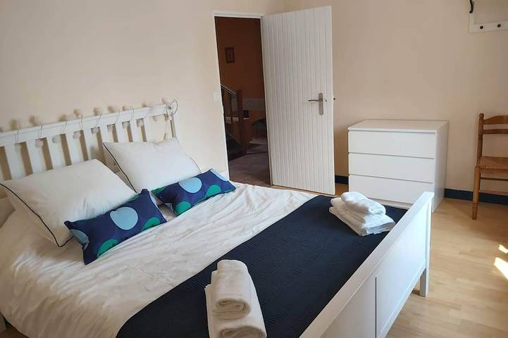 Gîte pour 10 personnes, avec jardin ainsi que terrasse et piscine à Les Champs-Géraux - 4