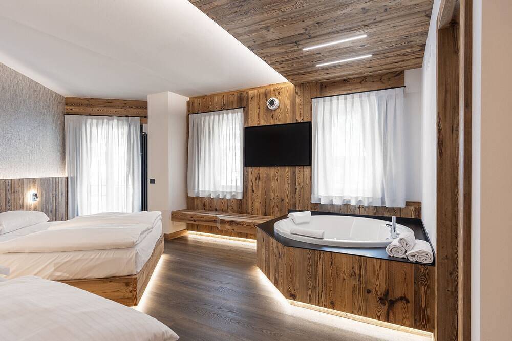 Entire apartment, Salvans Wellness - Aurum Room in Auronzo di Cadore, Sexten Dolomites