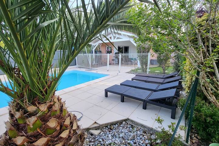 Location de vacances pour 4 personnes, avec Jacuzzi ainsi que Terrasse et Jardin à Saubion