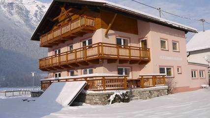 Ferienhaus für 16 Personen, mit Garten und Terrasse, mit Haustier in Längenfeld