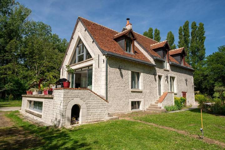 Location de vacances pour 10 personnes, avec vue et jardin à Saint-Ouen-les-Vignes