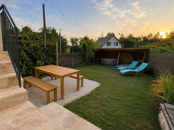 Location de vacances pour 5 personnes, avec Jacuzzi ainsi que Terrasse et Jardin à Condat-sur-Ganaveix