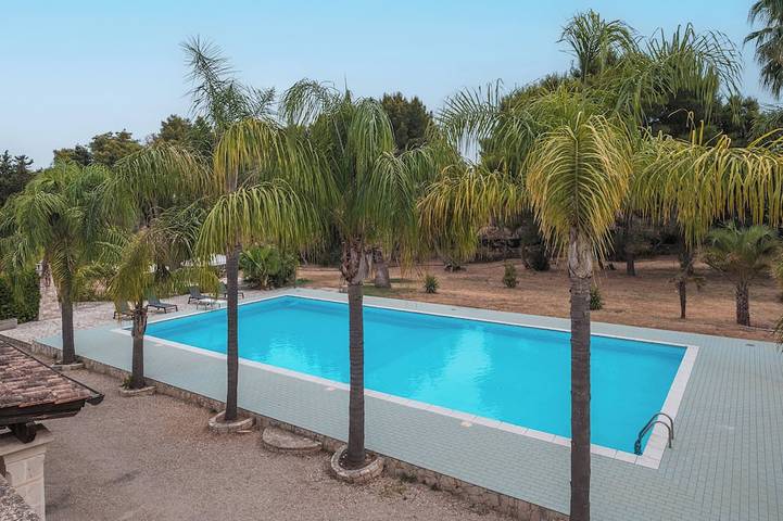 Villa pour 4 personnes, avec jardin ainsi que piscine et terrasse à Nardò