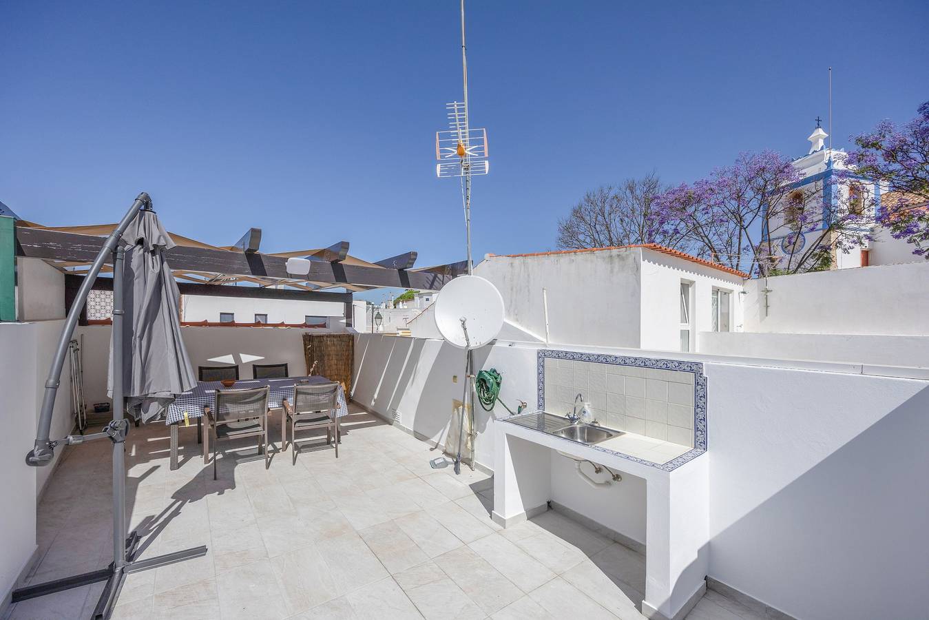 Casa de vacaciones 'Lanzarote' con terraza privada, Wi-Fi y aire acondicionado in Alvor, Distrito de Faro