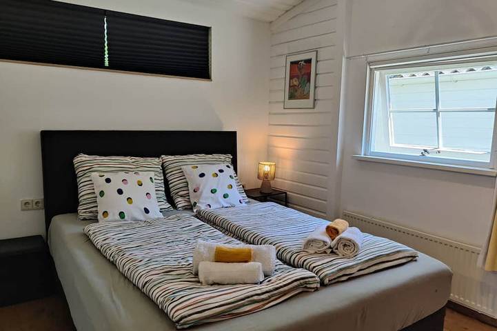 Paloma Chalet with Sauna - Relaxing Nature Escape by Lauwersmeer Park in Oostmahorn, Dongeradeel
