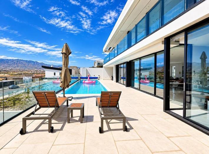 Villa für 14 Personen, mit Balkon und Terrasse sowie Pool und Sauna in Playa del Hombre