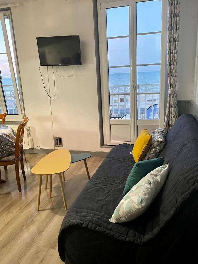 Appartement entier, One-Bedroom Apartment in Luc-sur-Mer, Région de Caen