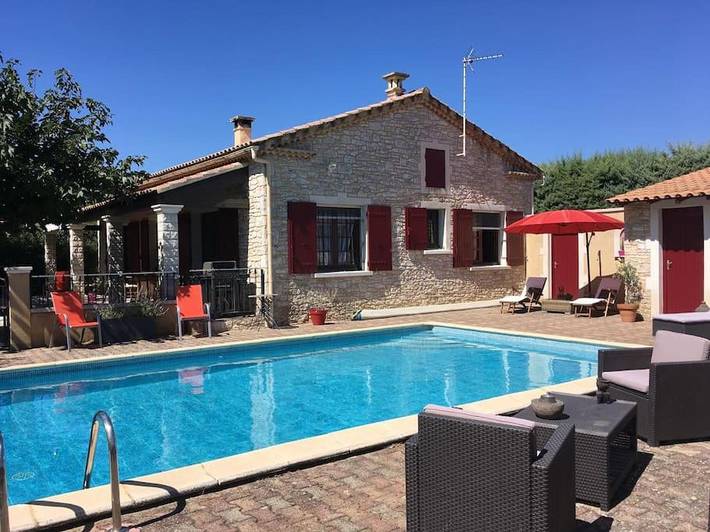 Location de vacances pour 6 personnes, avec jardin et piscine, animaux acceptés à Saint-Laurent-des-Arbres