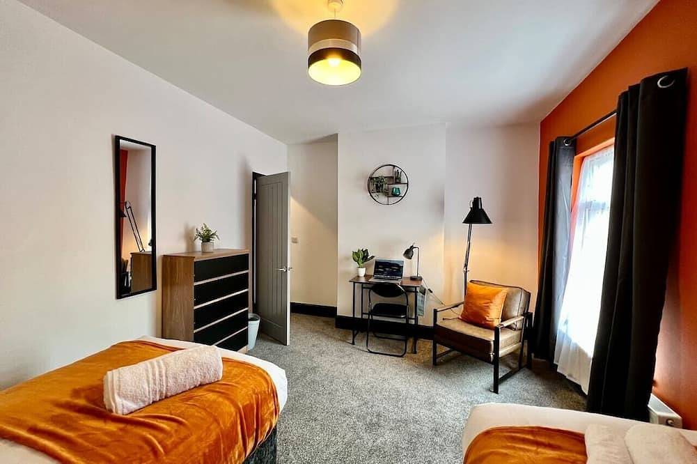 Oxford House- Contractors, Family Holidays Welcome in Cleethorpes, Grimsby and Cleethorpes