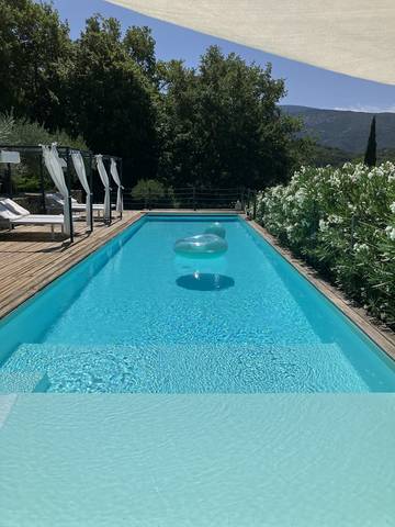 Gîte pour 2 personnes, avec terrasse ainsi que jardin et piscine dans la Drôme