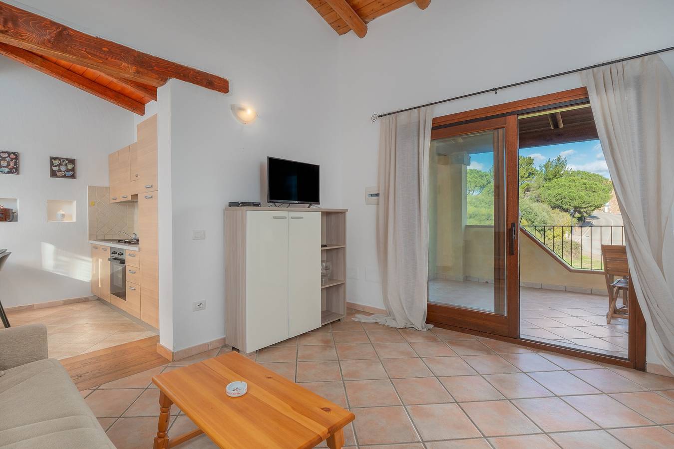 Entire apartment, Apartment 'Orizzonti 31' with Sea View, Private Terrace and Air Conditioning in Baia Caddinas, Golfo Aranci