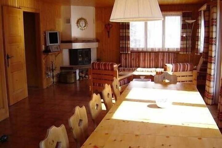 Big chalet with sauna, 3 bathrooms, walking minutes from cable car,private park. in Fieschertal, Goms