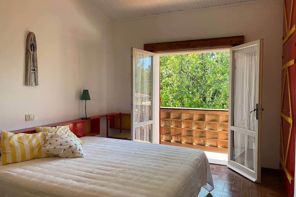 Entire apartment, La Casa di Paola - Four Bedroom Apartment, Sleeps 8 in Gabicce Mare, Pesaro-Urbino