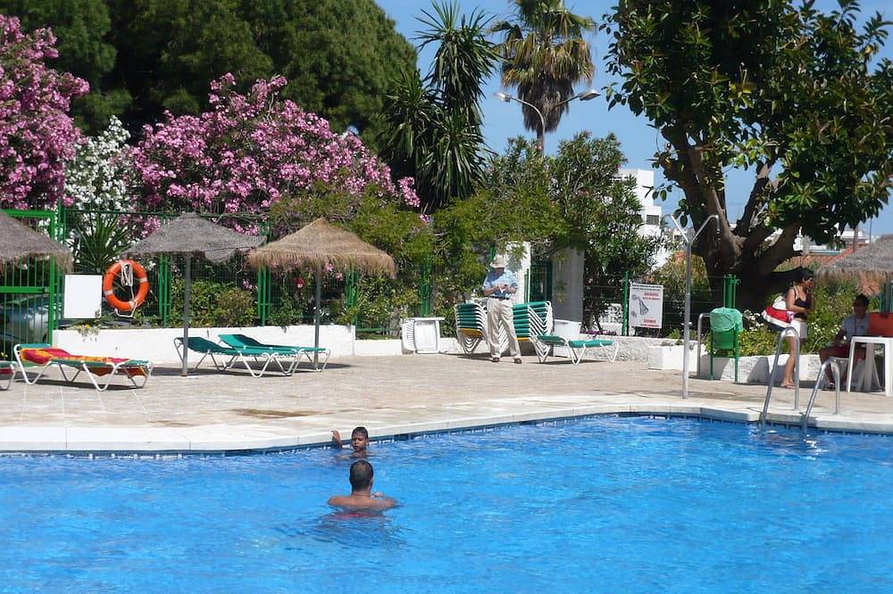 Apartamento entero, Estudio Con Piscina compartida, Jardín Y Quiosco Servir alcohol y helados / dulces in Benalmádena Costa, Benalmádena