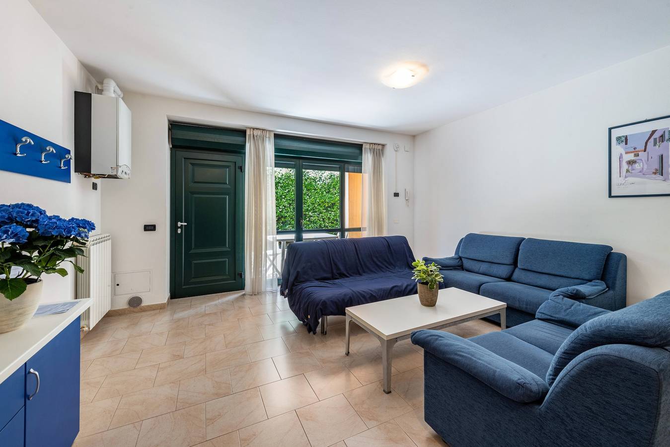 Ganze Wohnung, Ferienwohnung "Trilocale Le Vele 5" mit Bergblick, privater Terrasse und Wlan in Maderno, Toscolano-Maderno