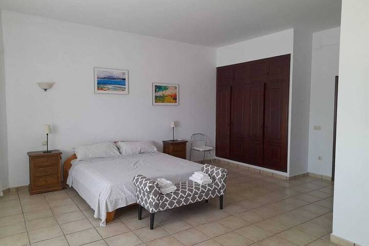 Gîte pour 14 personnes, avec terrasse et jacuzzi à Lora del Río - 4