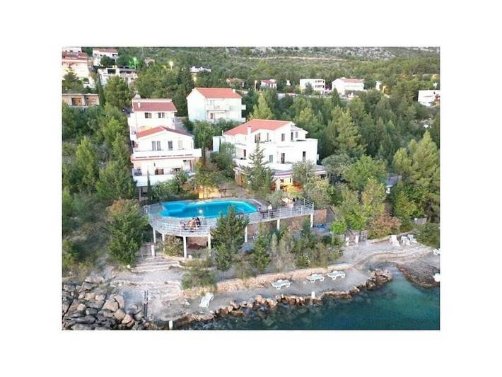 Ferienhaus für 5 Personen, mit Balkon und Terrasse sowie Garten und Pool in Starigrad Paklenica - 2