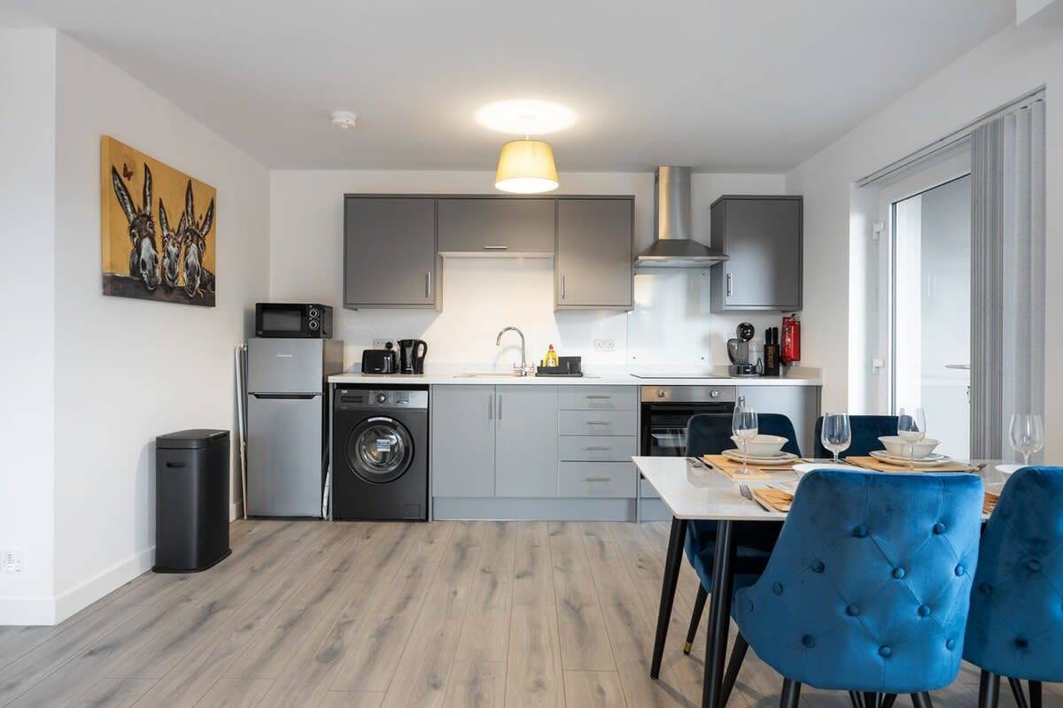 Ganze Wohnung, East Village 1 Bed Apartment in Belfast w Balcony in Belfast, Grafschaft Down
