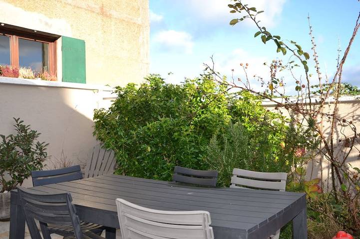 Ferienhaus für 9 Personen, mit Balkon und Garten