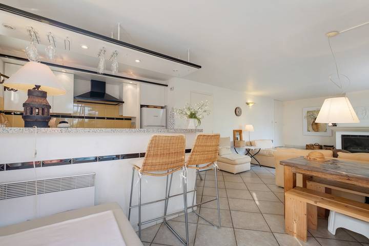 Holiday Home 'Villa La Crausada Dei Camins' with Shared Pool, Private Terrace and Wi-Fi in Fréjus, Medelhavskusten (Frankrike)