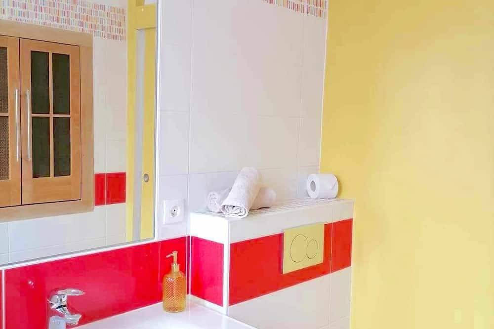Apartamento entero, Apartment with its own garden, very serene.  in Le Chesnay, Yvelines