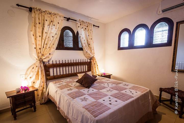 Villa de luxe à 200 m. sur la plage pr. Piscine, jardin de 1250m2, bien-être, barbecue, climatisation, WiFi in Almadrava, Costa Blanca