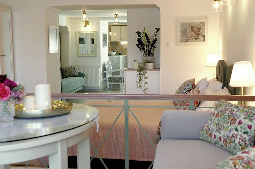 Entire apartment, Marvelosa Apartment - Beautiful & Central, next to Chain Bridge, by the river in Budapest, Central Hungary